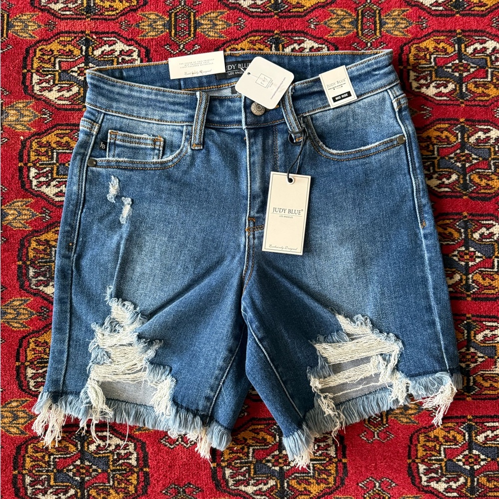NWT Judy Blue Mid Rise Stretch Distressed Bermuda Long Jean shorts